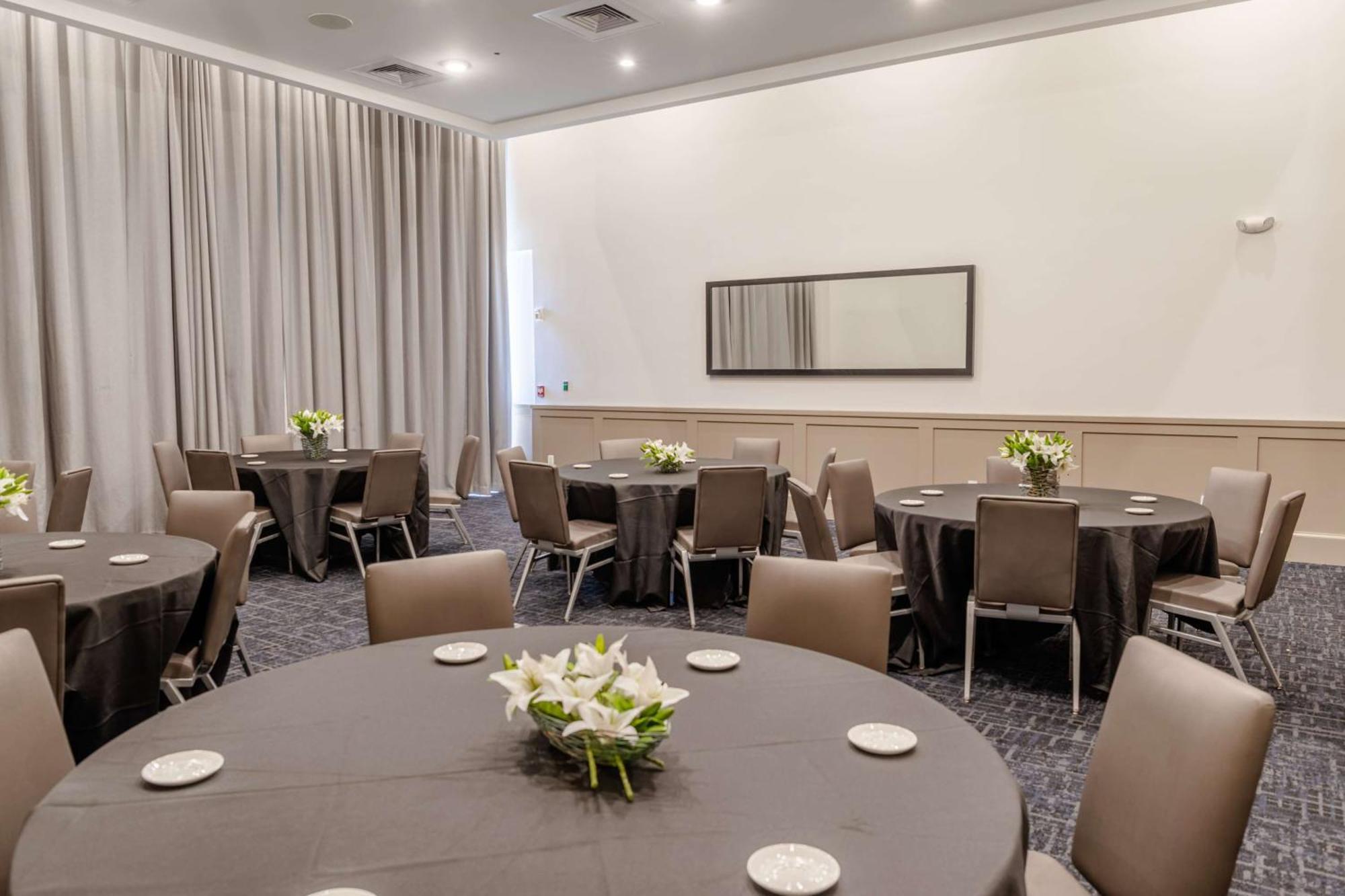 Tryp By Wyndham Savannah Extérieur photo